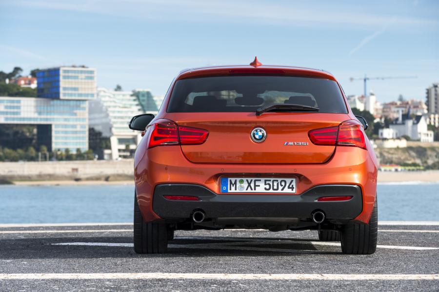  BMW M135i 3-Door 2015 года  (фото 8 из 35)